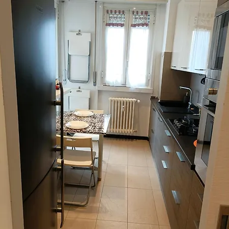 Apartment Ninfea - Corsico -- Vicino A Isf E A 5 Minuti Da Tram -- Milan